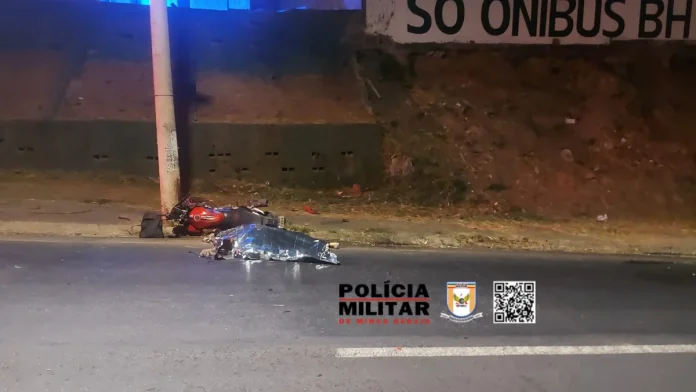 Motociclista morre ao chocar contra poste na BR-381/MG Motociclista morre ao chocar contra poste na BR-381/MG