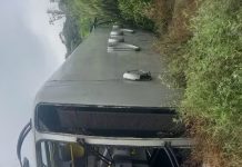 Ônibus cai em ribanceira na Estrada Pinheirinho, em Itaquaquecetuba (SP) Ônibus cai em ribanceira na Estrada Pinheirinho, em Itaquaquecetuba (SP)