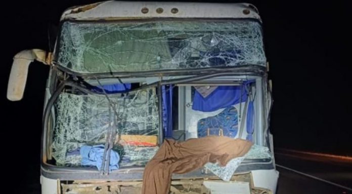 Acidente entre ônibus e carreta deixa 21 pessoas feridas na BR-163/MT Acidente entre ônibus e carreta deixa 21 pessoas feridas na BR-163/MT