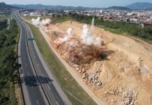 BR-101/SC tem nova etapa de detonação de rochas, nesta sexta (18) BR-101/SC tem nova etapa de detonação de rochas, nesta sexta (18)