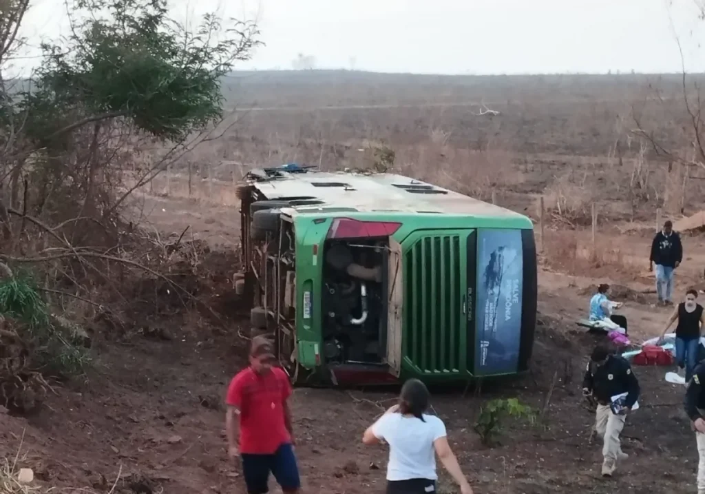 Carro colide com ônibus da Eucatur na BR-364/RO e deixa dois mortos, em Pimenta Bueno