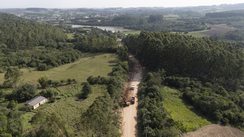 Acesso a Cerro Grande do Sul, na ERS-715, recebe asfalto em 10 km