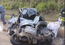 Carro e ônibus batem de frente na SP-352 e uma pessoa morre Carro e ônibus batem de frente na SP-352 e uma pessoa morre