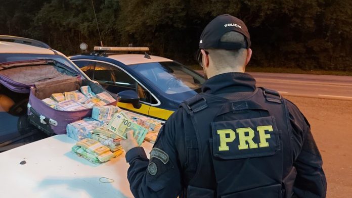 Funcionário do Banco do Brasil capixaba é preso na BR-158/RS, após furto de mais de R$1,5 milhão Funcionário do Banco do Brasil capixaba é preso na BR-158/RS, após furto de mais de R$1,5 milhão