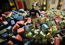 Polícia apreende 20 toneladas de maconha na PR-218, em Iguaraçu Polícia apreende 20 toneladas de maconha na PR-218, em Iguaraçu