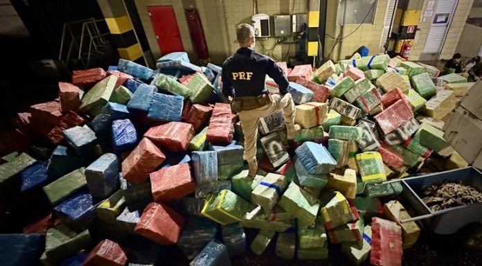 Polícia apreende 20 toneladas de maconha na PR-218, em Iguaraçu