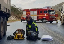 Acidente entre dois ônibus na BR-040/MG deixa ao menos nove feridos Acidente entre dois ônibus na BR-040/MG deixa ao menos nove feridos