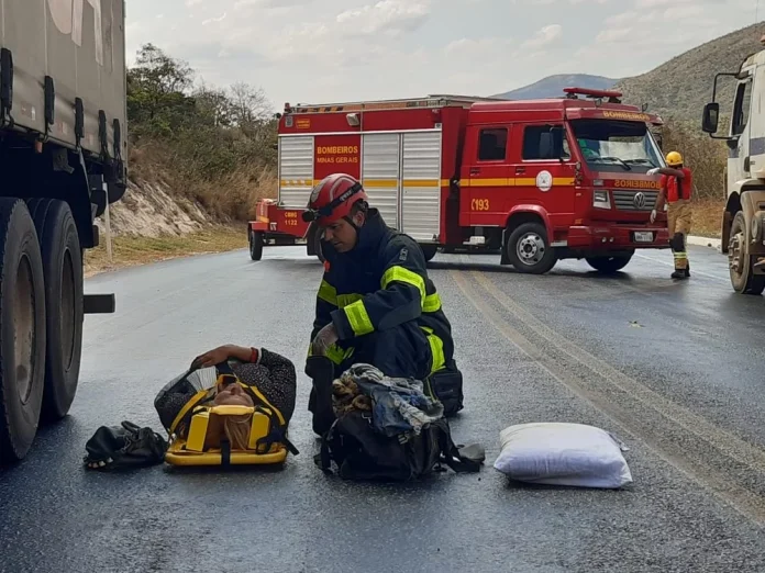 Acidente entre dois ônibus na BR-040/MG deixa ao menos nove feridos Acidente entre dois ônibus na BR-040/MG deixa ao menos nove feridos