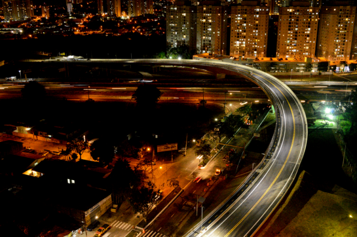 Concessionária faz manutenção no viaduto do Córrego das Valquírias, em Jundiaí (SP) Concessionária faz manutenção no viaduto do Córrego das Valquírias, em Jundiaí (SP)