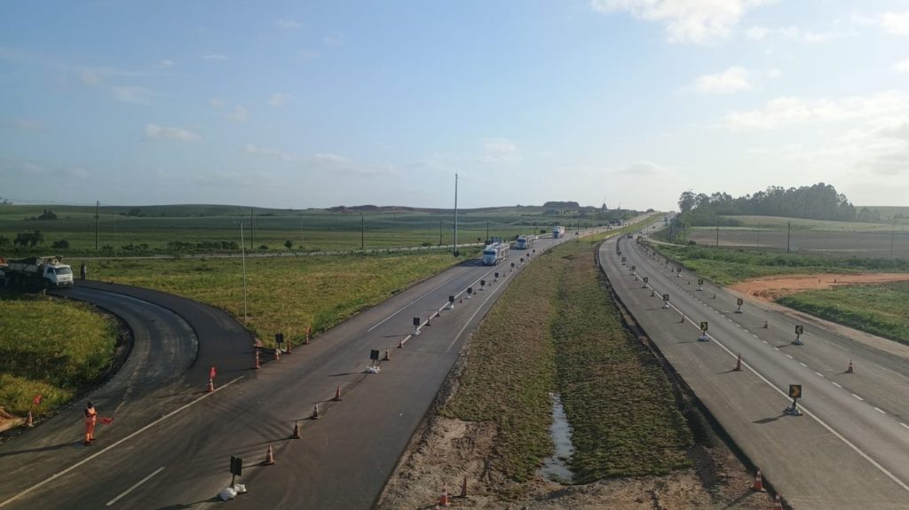 Liberadas as pistas duplicadas na rodovia BR-116/RS, em São Lourenço do Sul, no Rio Grande do Sul, nessa terça-feira (5).