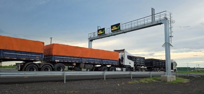 Fiscalização de pesagem em movimento começa em dezembro nas BRs 364 e 365 Fiscalização de pesagem em movimento começa em dezembro nas BRs 364 e 365