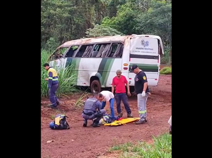 Acidente com micro-ônibus deixa 14 feridos na SP-253, entre Jaboticabal e Pradópolis Acidente com micro-ônibus deixa 14 feridos na SP-253, entre Jaboticabal e Pradópolis