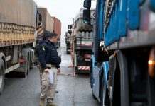 200 mil kg de excesso de carga são flagrados em um dia na BR-376, em Ponta Grossa (PR) 200 mil kg de excesso de carga são flagrados em um dia na BR-376, em Ponta Grossa (PR)