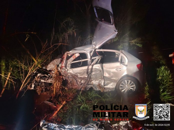 Colisão entre Corsa e Gol deixa um morto e dois feridos na BR-494/MG