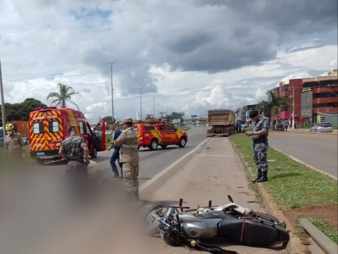 Motoqueira e garupa morrem atropeladas por carreta na BR-040/GO após colisão com carro Motoqueira e garupa morrem atropeladas por carreta na BR-040/GO após colisão com carro