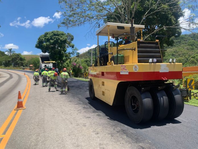 RJ-116 tem operação 'Pare-e-Siga' na região de Cordeiro (RJ) RJ-116 tem operação 'Pare-e-Siga' na região de Cordeiro (RJ)