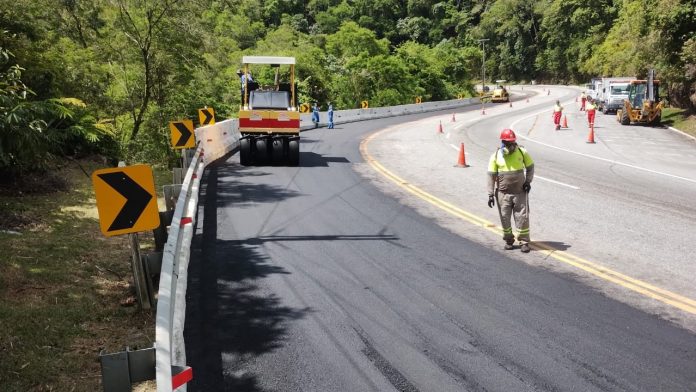 Obras na RJ-116 alteram o tráfego nesta quinta (28), em Cachoeiras de Macacu (RJ)