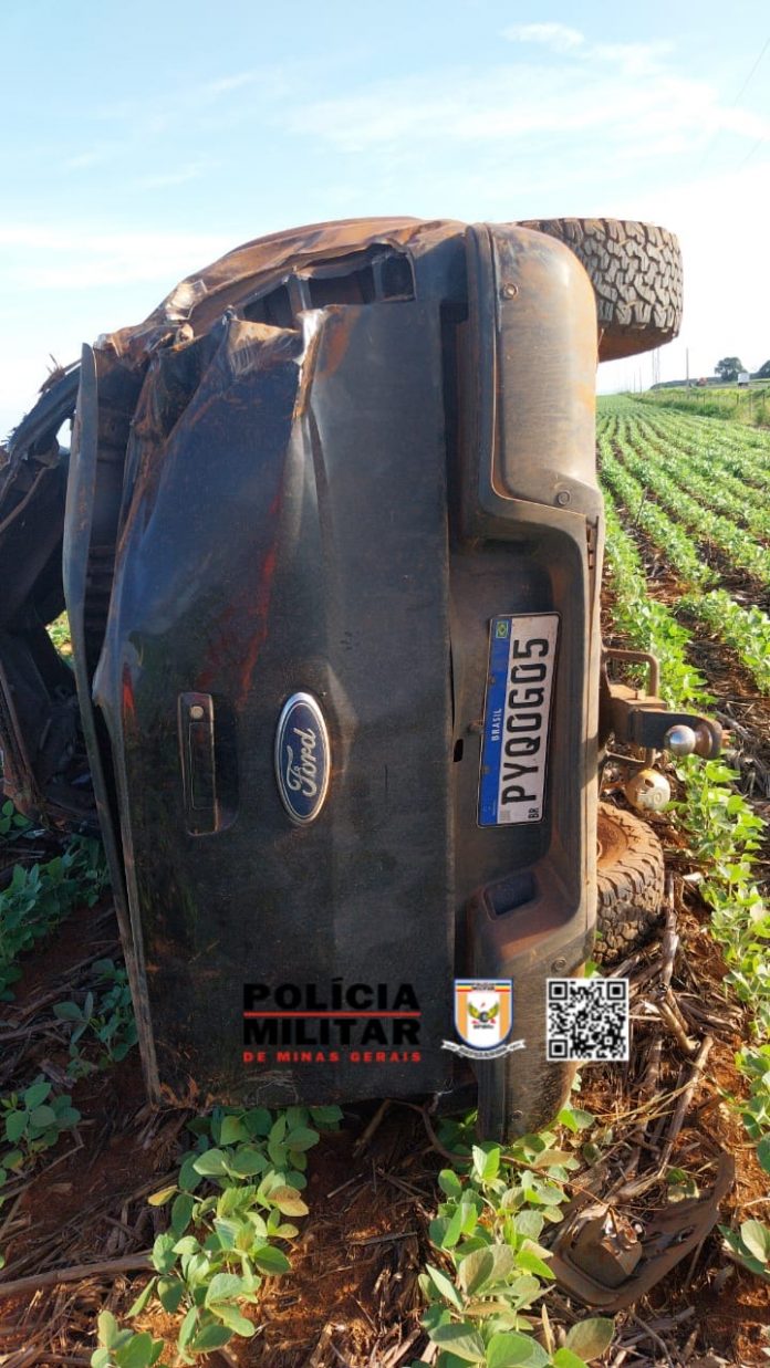Falta de cinto de segurança provoca morte de duas pessoas em capotamento na MGC-452 Falta de cinto de segurança provoca morte de duas pessoas em capotamento na MGC-452