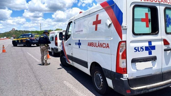 Fiscalização de ambulâncias é intensificada nas rodovias federais da Bahia Fiscalização de ambulâncias é intensificada nas rodovias federais da Bahia