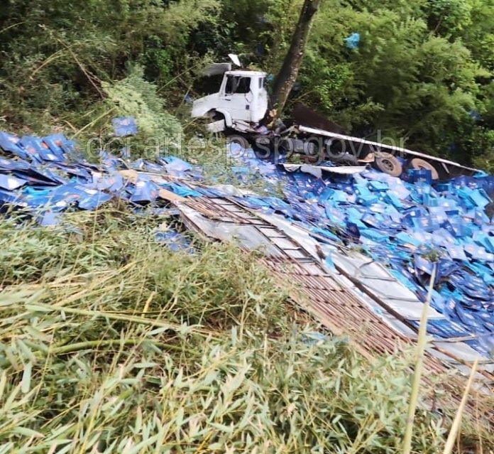 Caminhoneiro morre em acidente na SP-304, em Santa Maria da Serra Caminhoneiro morre em acidente na SP-304, em Santa Maria da Serra