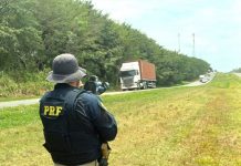 Polícia flagra, em poucas horas, 380 condutores em excesso de velocidade na BR-324/BA Polícia flagra, em poucas horas, 380 condutores em excesso de velocidade na BR-324/BA