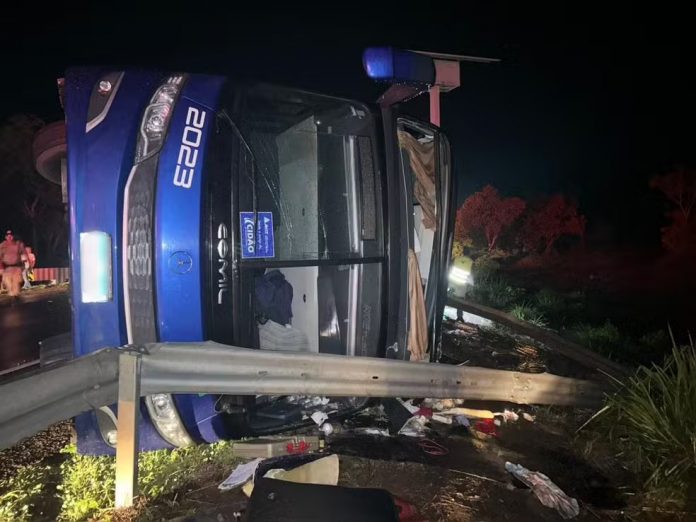 Acidente com ônibus na BR-153/TO deixa quatro mortos, em Gurupi Acidente com ônibus na BR-153/TO deixa quatro mortos, em Gurupi