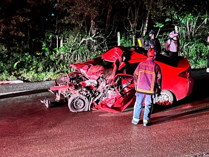 Pai e filho morrem em acidente na Estrada da Ribeira, em Colombo (PR) Pai e filho morrem em acidente na Estrada da Ribeira, em Colombo (PR)