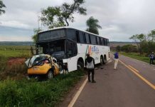 VÍDEO: Acidente com ônibus e carro na MS-295 mata uma pessoa, em Amambai VÍDEO: Acidente com ônibus e carro na MS-295 mata uma pessoa, em Amambai