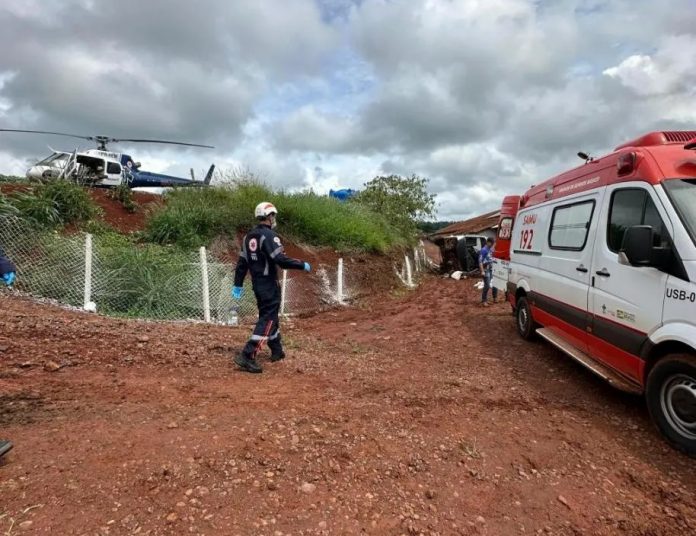 Acidente com ônibus em estrada rural no PR deixa 13 trabalhadores feridos Acidente com ônibus em estrada rural no PR deixa 13 trabalhadores feridos