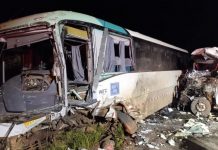 Caminhoneiro morre em acidente com caminhão na MG-129, em Mariana Caminhoneiro morre em acidente com caminhão na MG-129, em Mariana