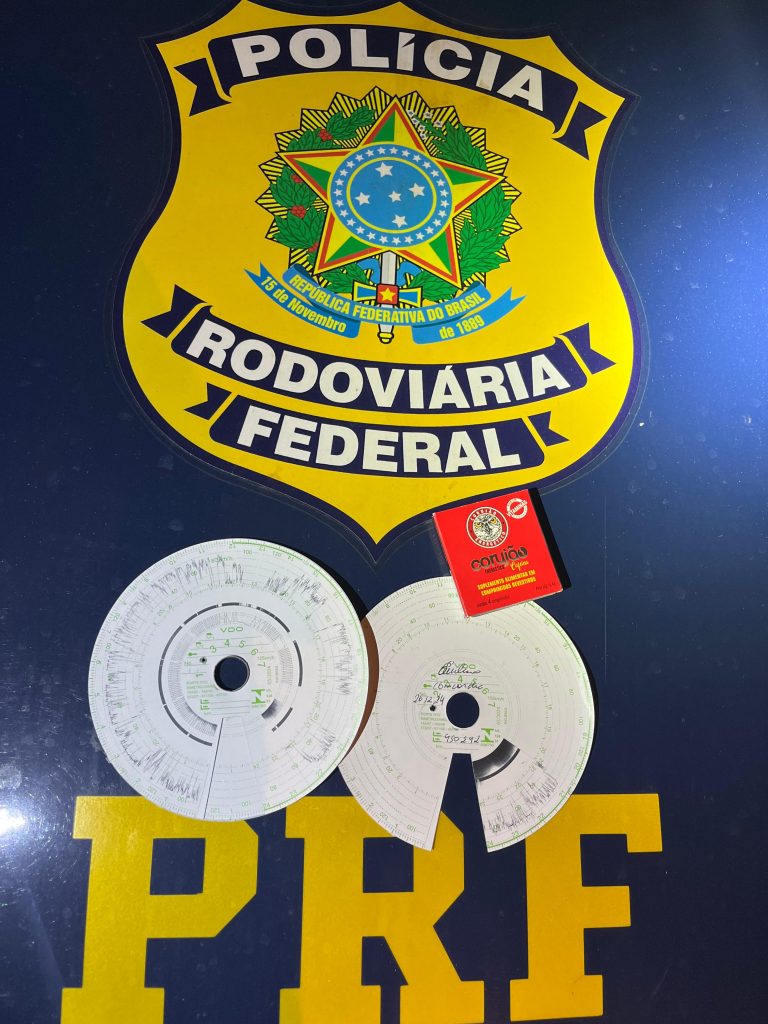 PRF flagra caminhoneiro com toxicológico vencido, dirigindo por mais de 24h sem dormir e filho de 10 anos na cabine