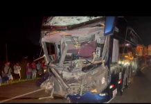 Ônibus da Cometa bate na Via Anhanguera e deixa motorista e passageiro feridos Ônibus da Cometa bate na Via Anhanguera e deixa motorista e passageiro feridos