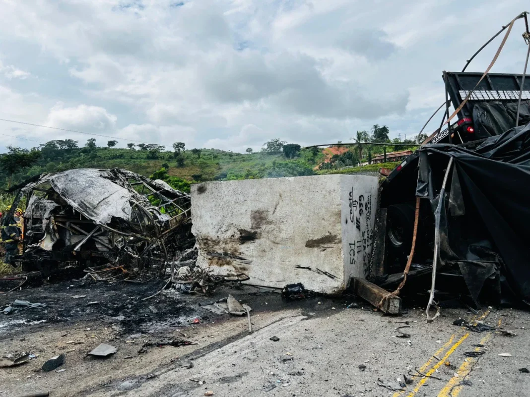 Carreta envolvida na tragédia com 41 mortos foi autuada em R$7.034,30 por várias infrações Carreta envolvida na tragédia com 39 mortos foi autuada em R$7.034,30 por várias infrações