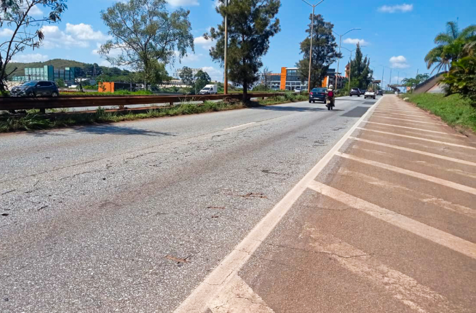 Iniciadas as obras de recuperação de 5,6 quilômetros da rodovia MGC-356, entre o trevo do Belvedere até o entroncamento com Anel Rodoviário. Iniciadas as obras de recuperação de 5,6 quilômetros da rodovia MGC-356, entre o trevo do Belvedere até o entroncamento com Anel Rodoviário.