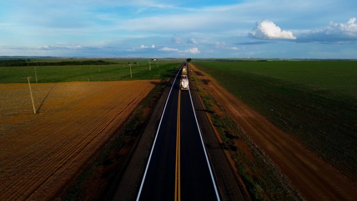 Rodovia BR-364/GO é revitalizada em 67 quilômetros de Jataí a Mineiros, no interior de Goiás, pelo Dnit, responsável pela rodovia. Rodovia BR-364/GO é revitalizada em 67 quilômetros de Jataí a Mineiros, no interior de Goiás, pelo Dnit, responsável pela rodovia.