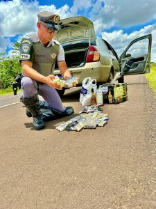 Polícia Rodoviária de SP prende contrabandistas na SP-333, em Cafelândia