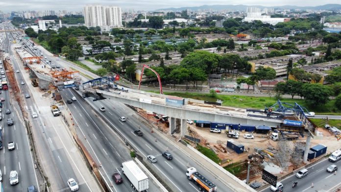 Construção de viaduto da Via Dutra à Hélio Smidt altera o tráfego, neste fim de semana Construção de viaduto da Via Dutra à Hélio Smidt altera o tráfego, neste fim de semana