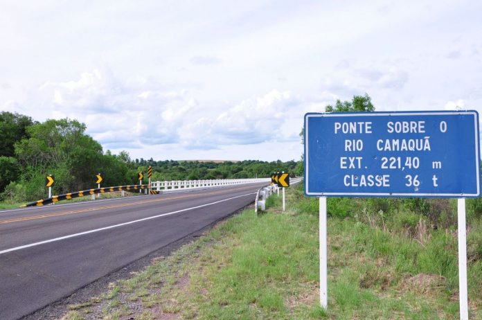 BR-116/RS tem bloqueio parcial na ponte sobre o Rio Camaquã, nesta quarta (18) BR-116/RS tem bloqueio parcial na ponte sobre o Rio Camaquã, nesta quarta (18)