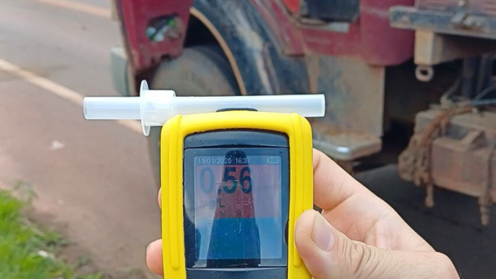 Caminhoneiros bêbados são presos pela polícia em Maranhão e Tocantins Caminhoneiros bêbados são presos pela polícia em Maranhão e Tocantins