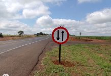 Depois de denúncia do Estradas, Triunfo Concebra instala placa correta na BR-153/MG Depois de denúncia do Estradas, Triunfo Concebra instala placa correta na BR-153/MG