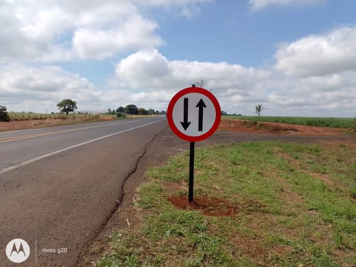 Depois de denúncia do Estradas, Triunfo Concebra instala placa correta na BR-153/MG Depois de denúncia do Estradas, Triunfo Concebra instala placa correta na BR-153/MG