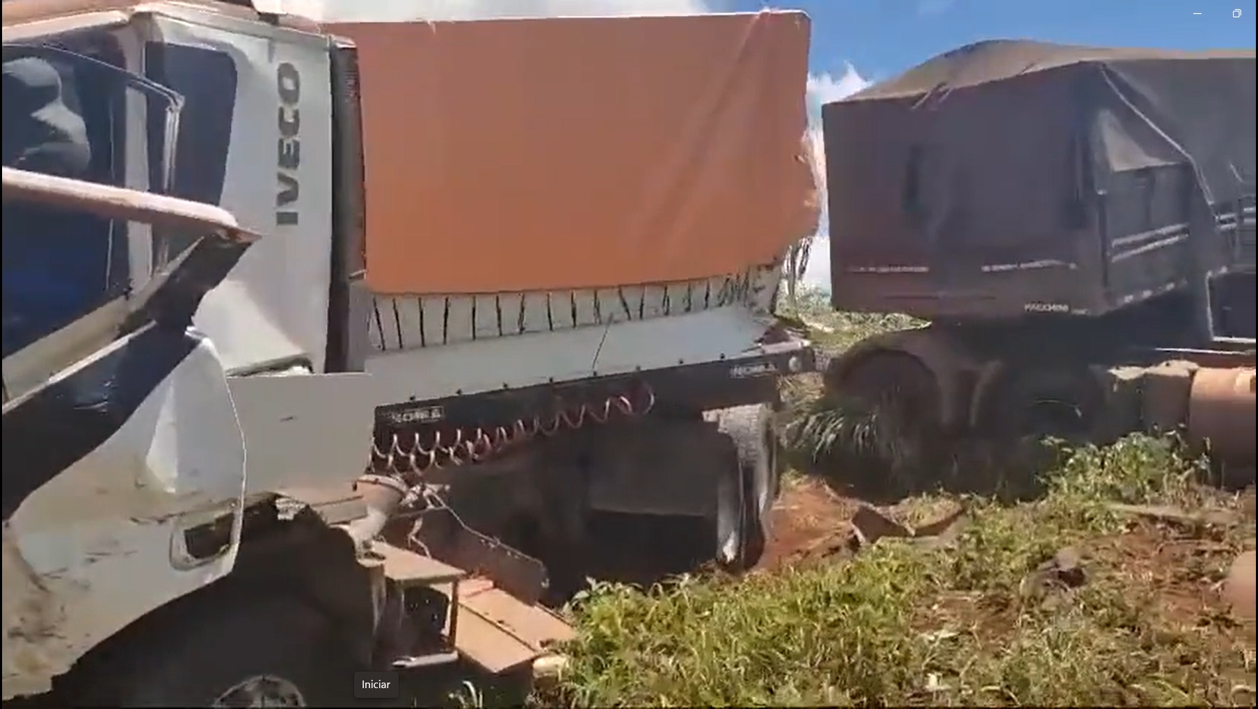 Caminhoneiro dirigindo há mais de 20 horas provoca acidente na BR-452/GO