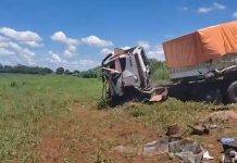 Caminhoneiro dirigindo há mais de 20 horas provoca acidente na BR-452/GO Caminhoneiro dirigindo há mais de 20 horas provoca acidente na BR-452/GO