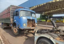 VÍDEO: Caminhão de 60 anos em péssimo estado é flagrado na BR-262/MS com 14 bois VÍDEO: Caminhão Mercedes de 60 anos é flagrado na BR-262/MS carregando 14 bois