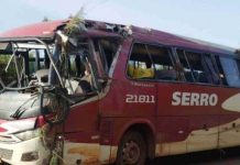 Ônibus da Serro choca contra barranco na MG-010, e deixa 11 feridos Ônibus da Serro choca contra barranco na MG-010, e deixa 11 feridos