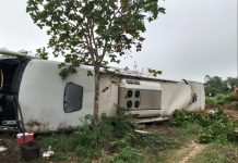 Motorista de ônibus morre no bagageiro em tombamento, que teve outros 6 mortos, na BR-135/PI Motorista de ônibus morre no bagageiro em tombamento, que teve outros 6 mortos, na BR-135/PI