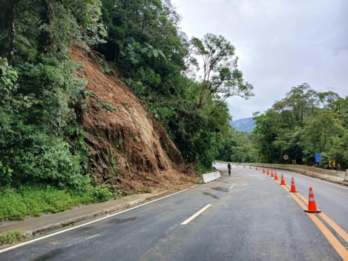Operação "Encosta Segura" altera o tráfego na Mogi-Bertioga (SP-098) Operação "Encosta Segura" altera o tráfego na Mogi-Bertioga (SP-098)