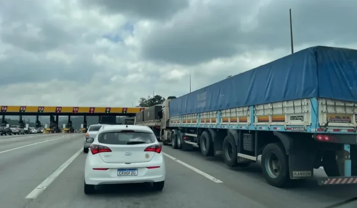 Novas regras do vale-pedágio já estão em vigor nas rodovias brasileiras Novas regras do vale-pedágio já estão em vigor nas rodovias brasileiras