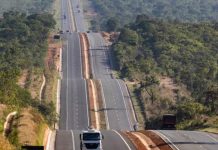 BR-135/MG fica interditada parcialmente devido a acidente entre carretas BR-135/MG fica interditada parcialmente devido a acidente entre carretas