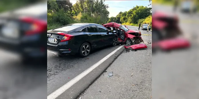 Acidente na BR-476/PR deixa três mortos e seis feridos Acidente na BR-476/PR deixa três mortos e seis feridos